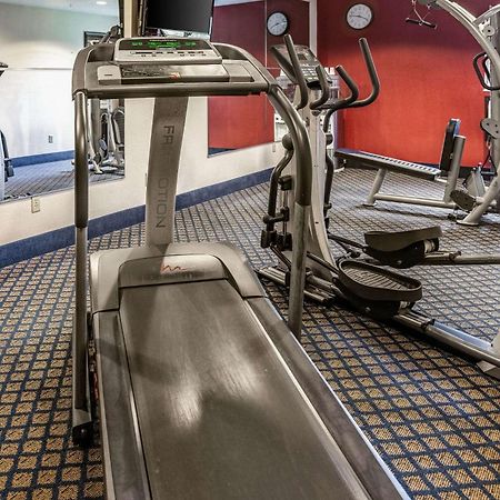 Quality Inn & Suites Seville Bagian luar foto