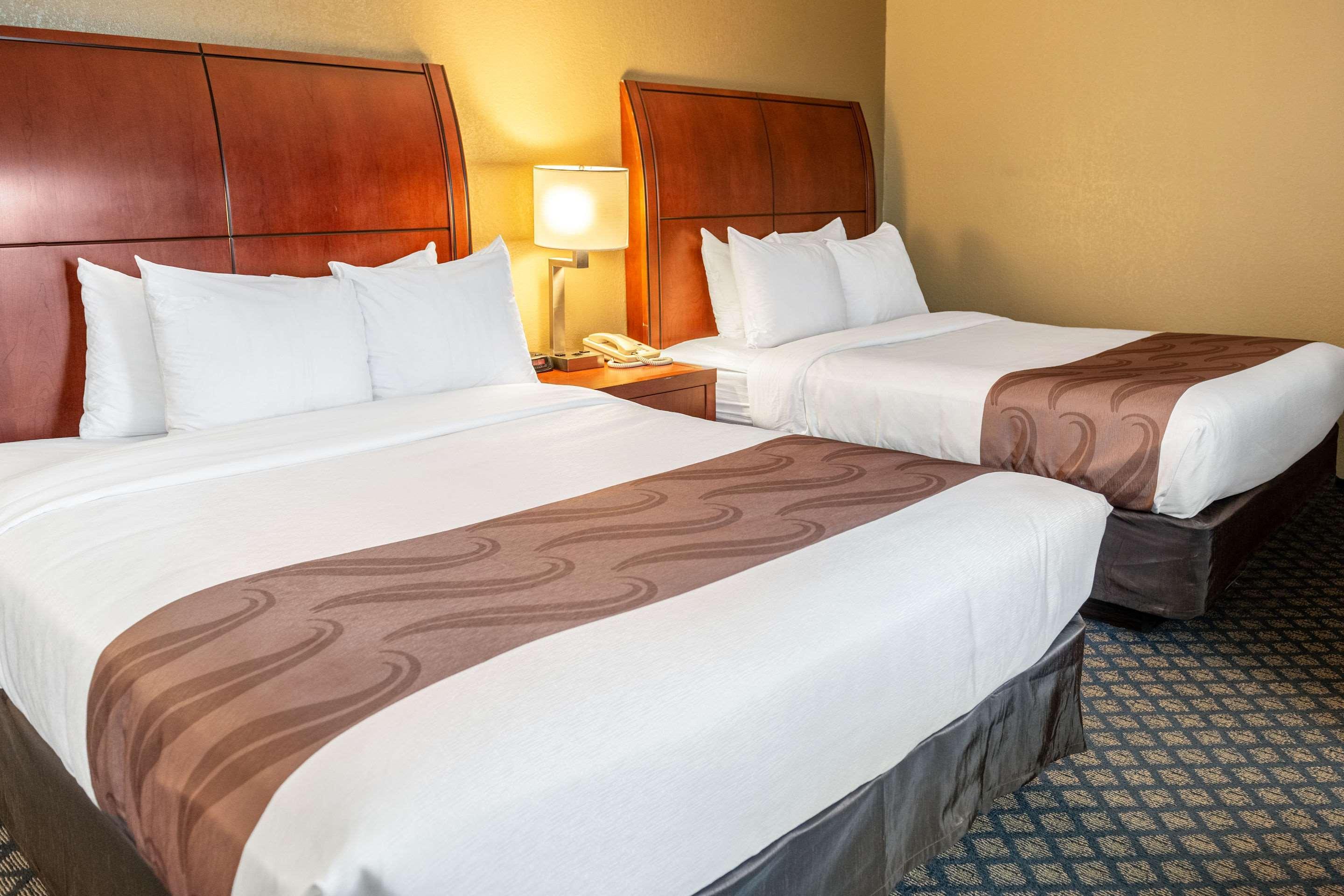 Quality Inn & Suites Seville Bagian luar foto