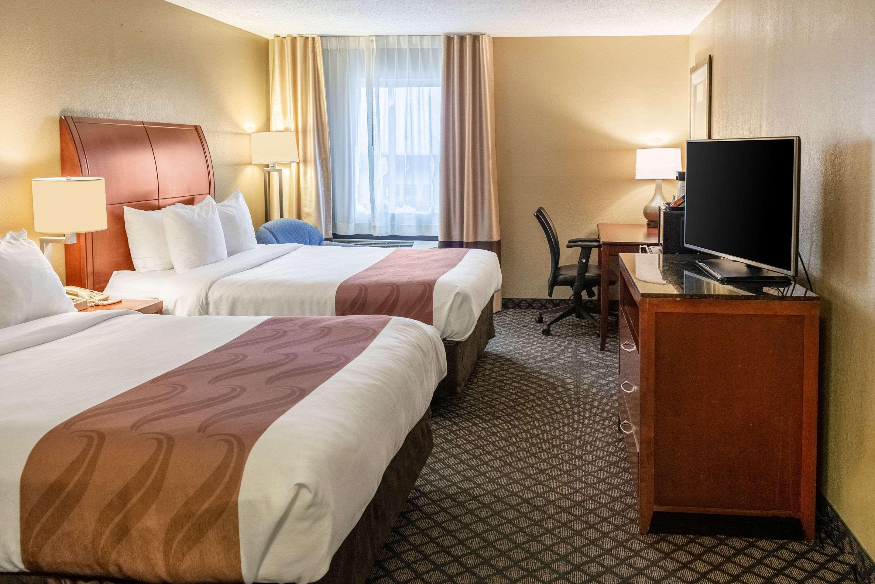 Quality Inn & Suites Seville Bagian luar foto