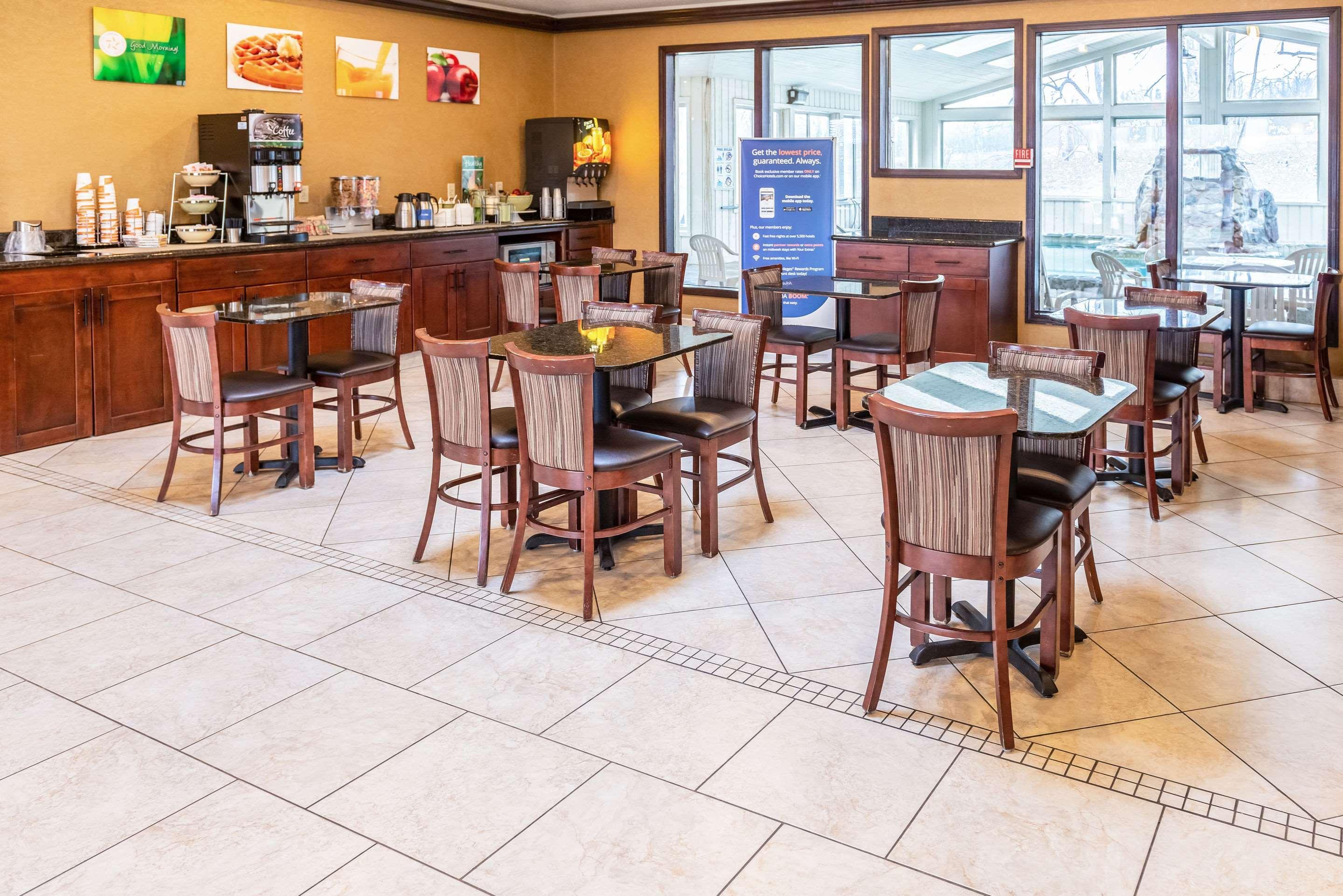 Quality Inn & Suites Seville Bagian luar foto