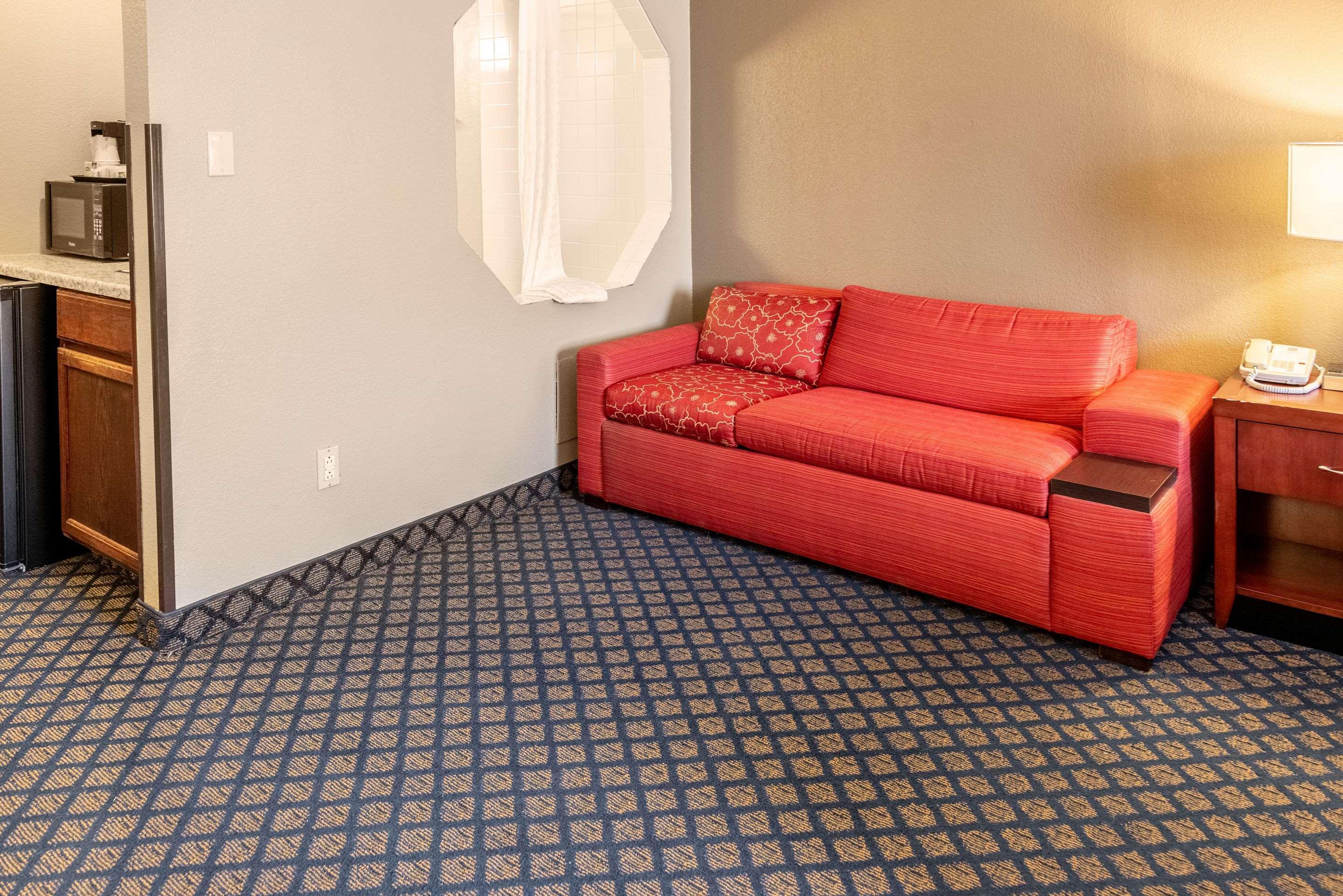 Quality Inn & Suites Seville Bagian luar foto