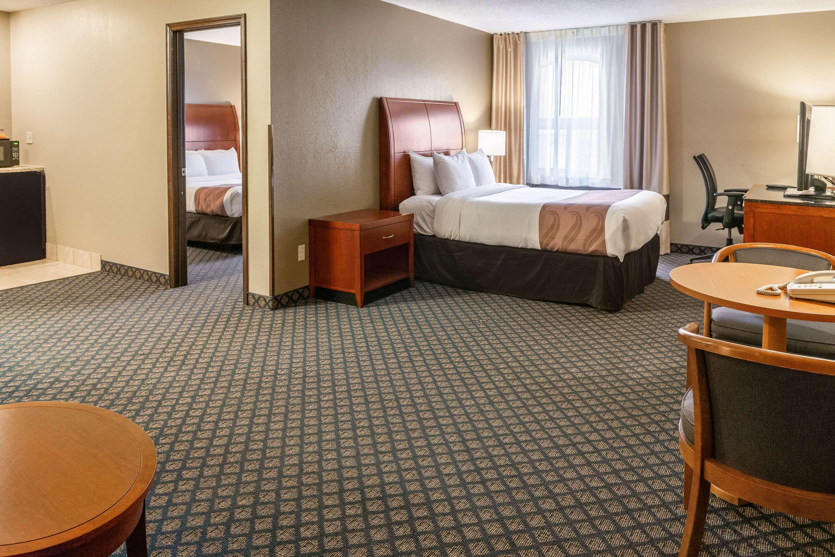 Quality Inn & Suites Seville Bagian luar foto