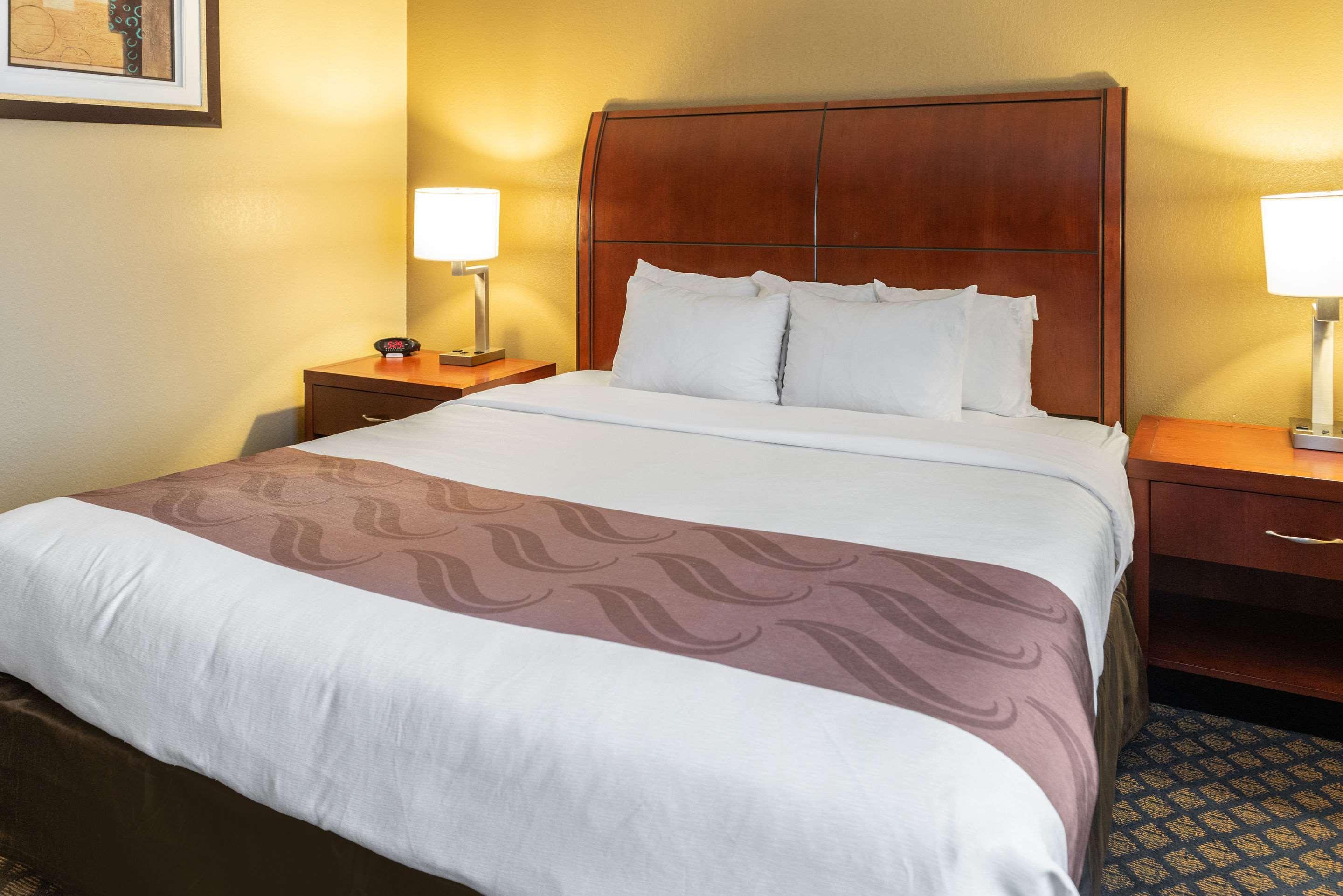 Quality Inn & Suites Seville Bagian luar foto