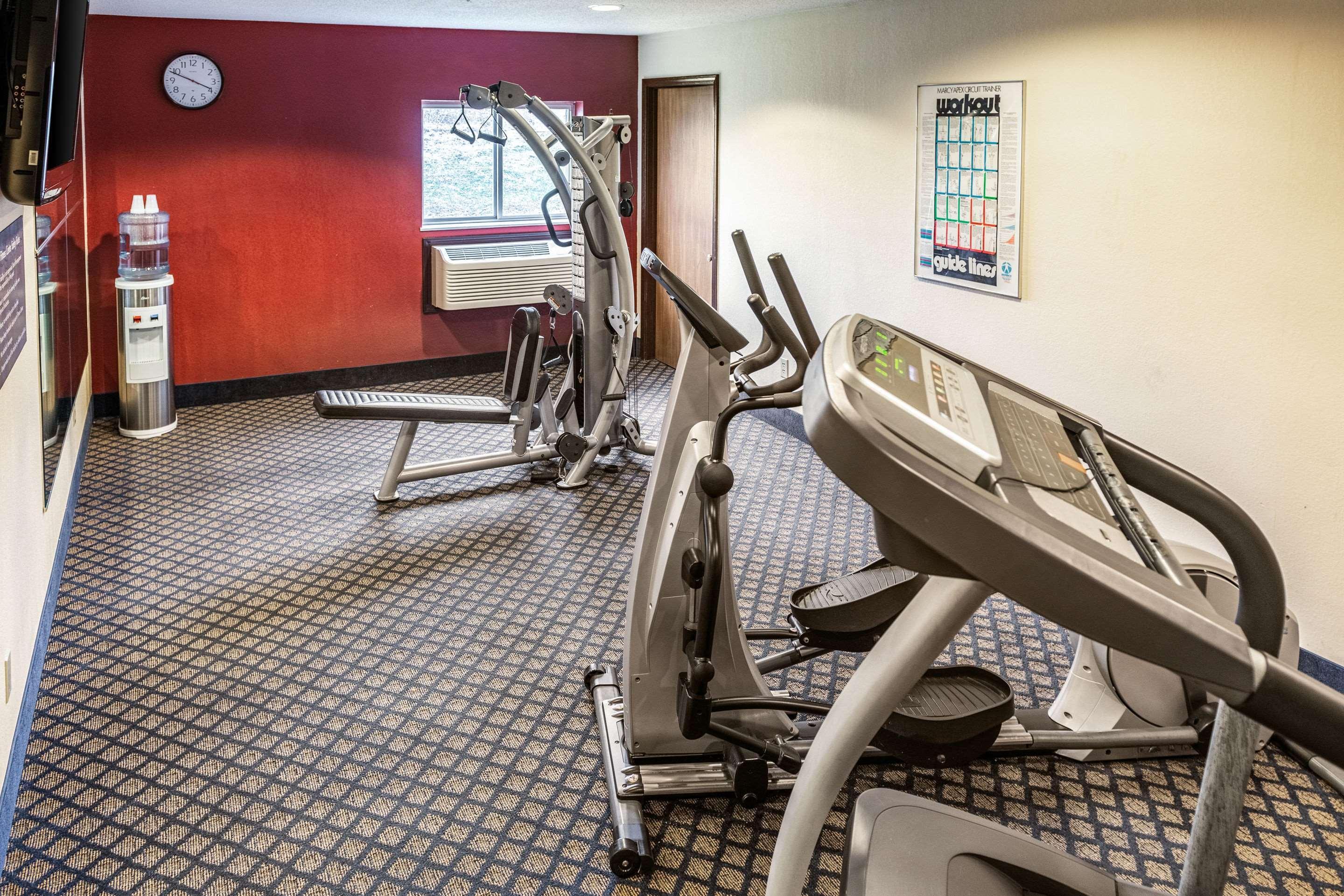 Quality Inn & Suites Seville Bagian luar foto