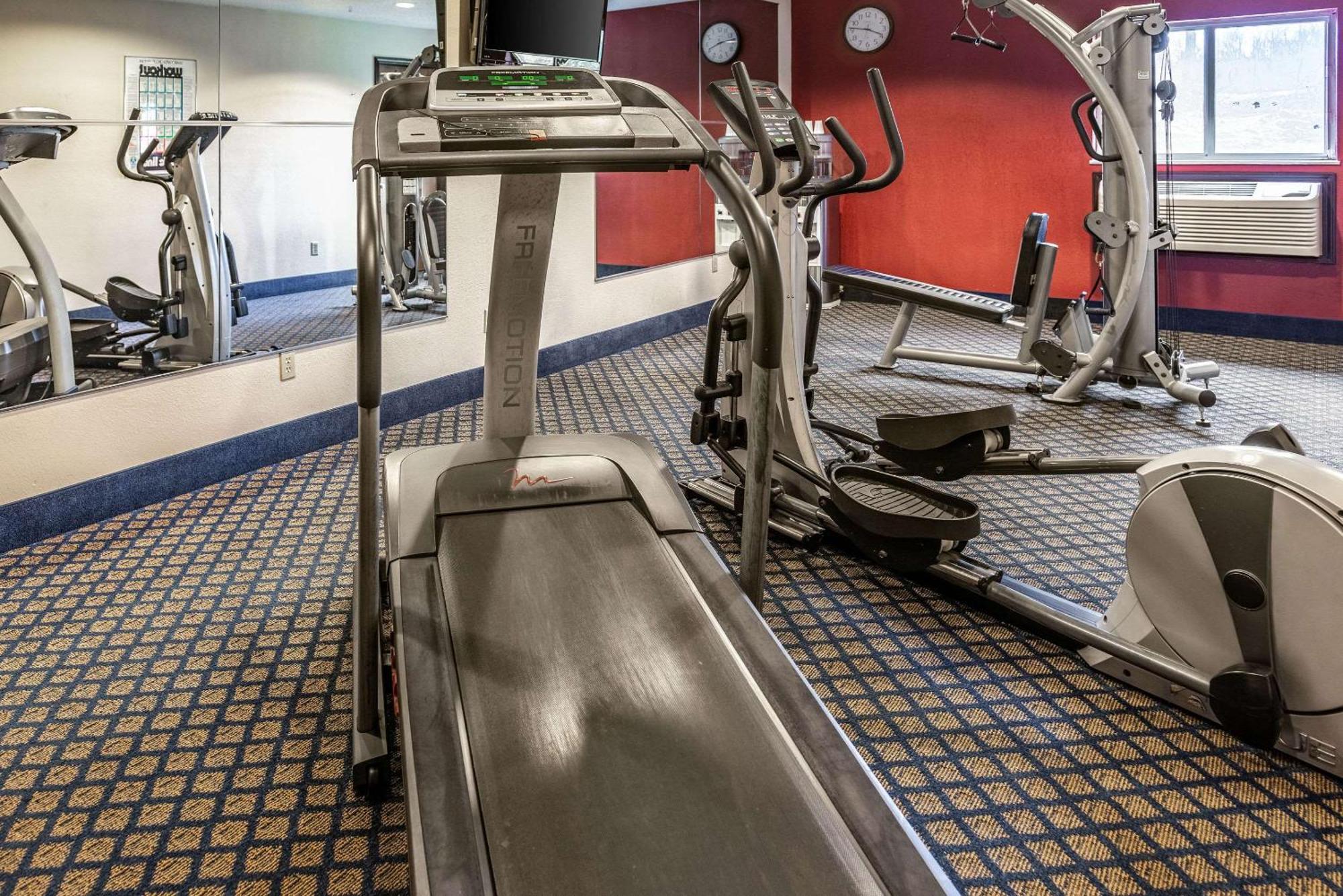 Quality Inn & Suites Seville Bagian luar foto