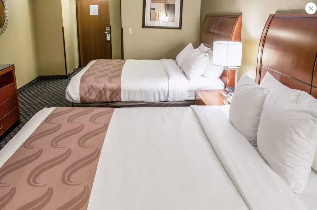Quality Inn & Suites Seville Bagian luar foto