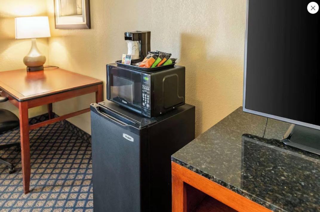 Quality Inn & Suites Seville Bagian luar foto