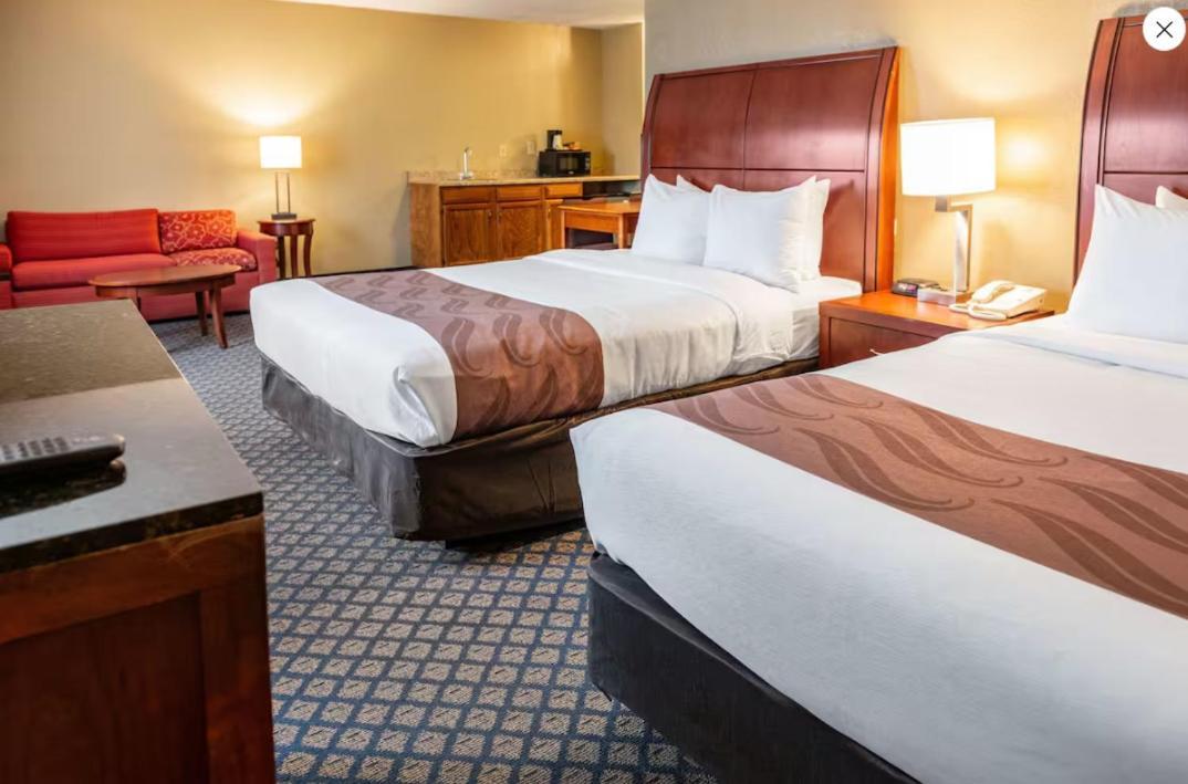 Quality Inn & Suites Seville Bagian luar foto