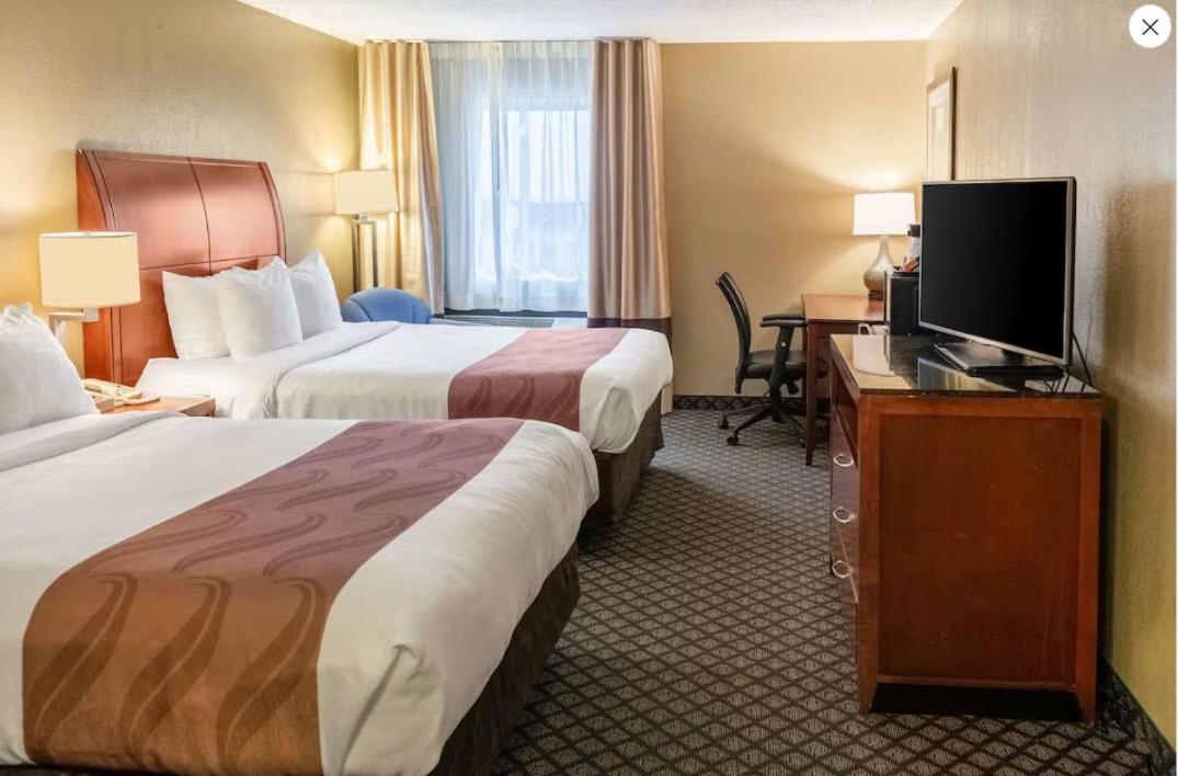 Quality Inn & Suites Seville Bagian luar foto