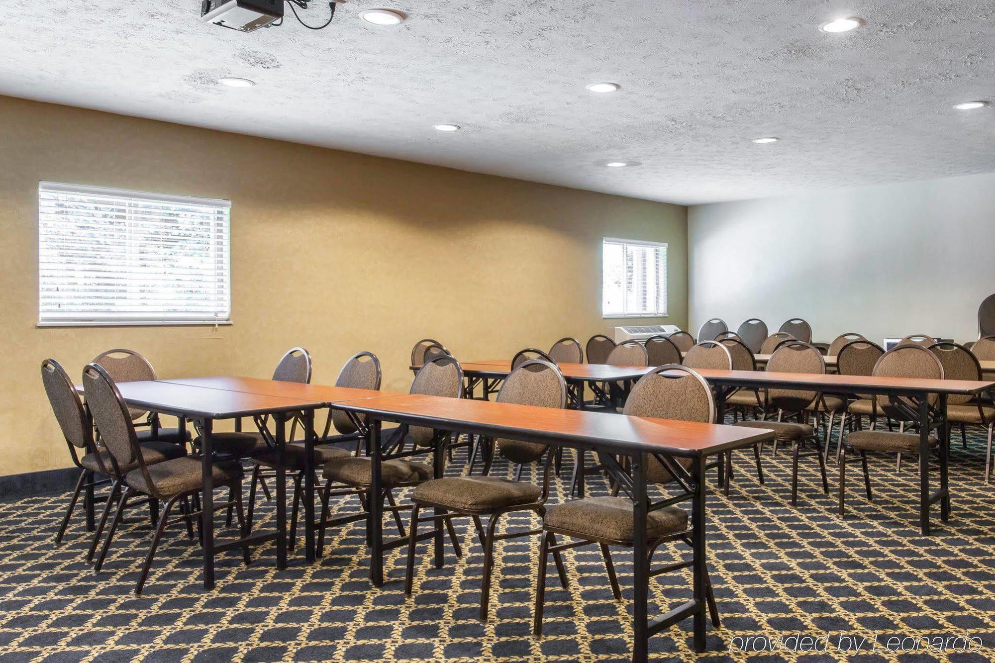 Quality Inn & Suites Seville Bagian luar foto