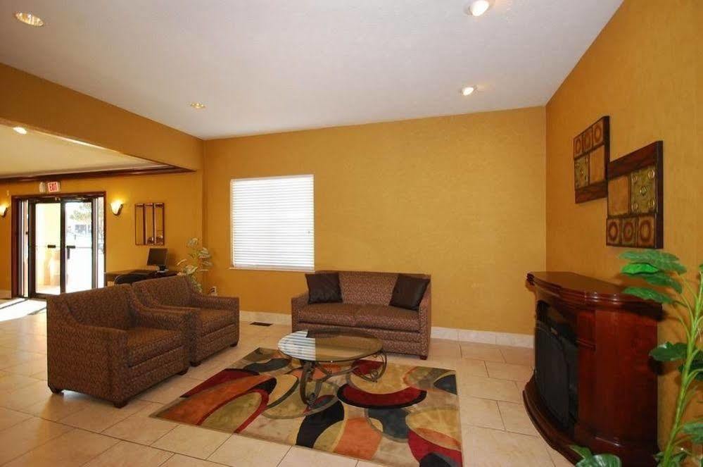 Quality Inn & Suites Seville Bagian luar foto