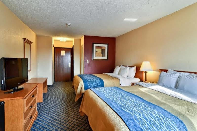 Quality Inn & Suites Seville Bagian luar foto