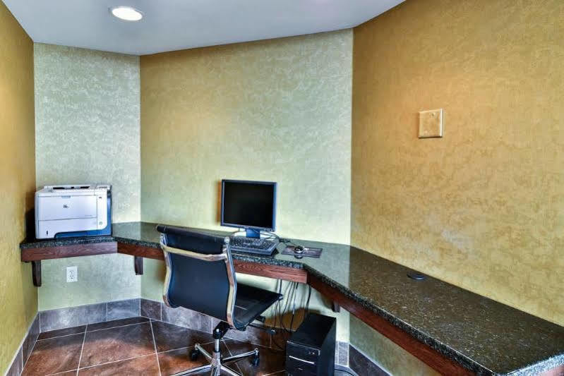 Quality Inn & Suites Seville Bagian luar foto