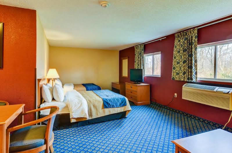 Quality Inn & Suites Seville Bagian luar foto